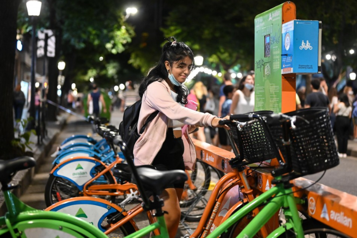 Por Noche de Peatonales se reforzará el transporte público y las bicis serán gratuitas